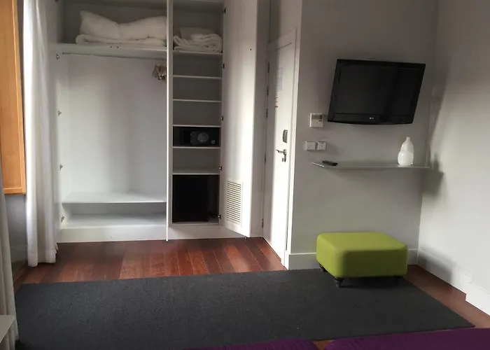Khu Otel