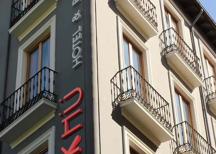 Khu Otel