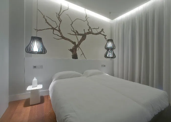 Khu Otel