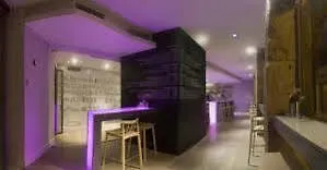Khu Otel